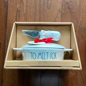 RAE DUNN | Brie Baker & Cheese Knife Set